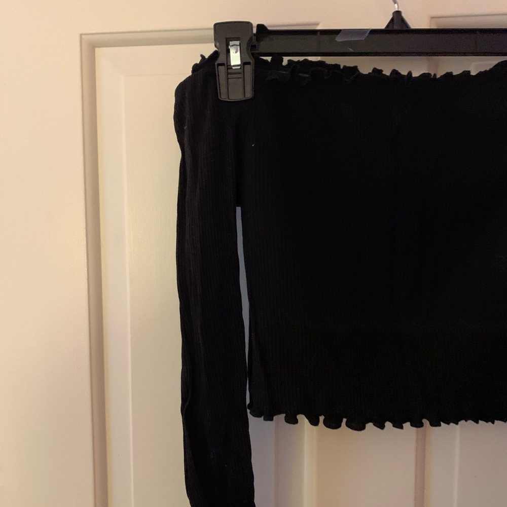 Black off the shoulder H&M crop top